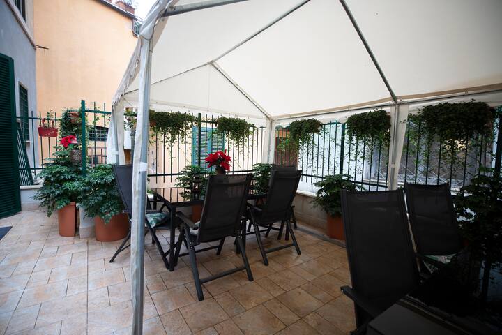 Flatinrome Trastevere D – Terrazza e Jacuzzi gallery image 2