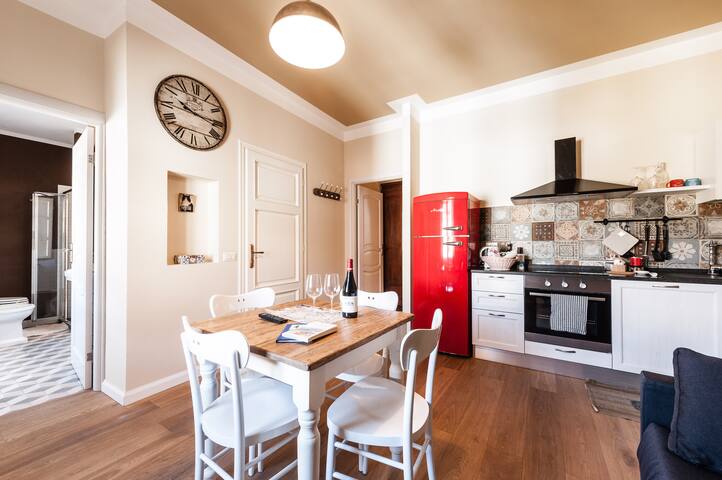 Inside the Walls, cozy and comfortable apartment