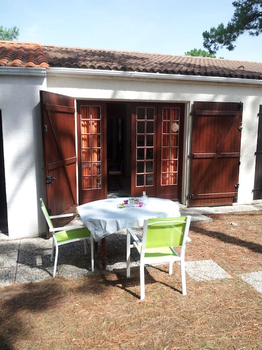 Entrée privatisée, terrasse sans vis à vis, calme