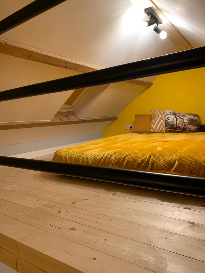 Nenda kwenye ngazi unayokuja kwenye eneo la kulala. Video ya kulala ina urefu wa sentimita 140. Hii inaweza kuwa haifai kwa watu wenye mgongo mbaya. 