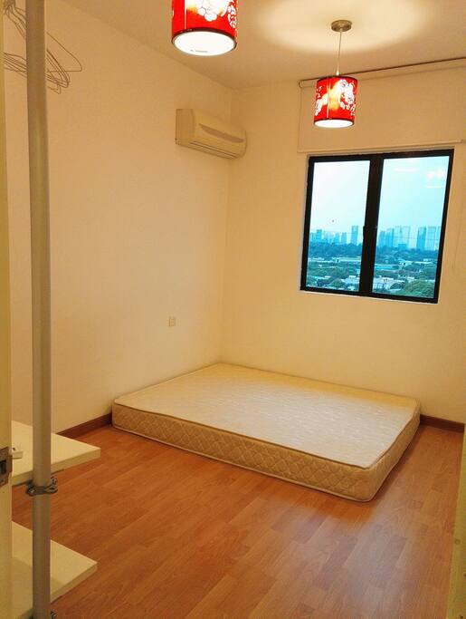 Cosy room with KLCC view (provide air cond, bed sheet, pillows and blanket)