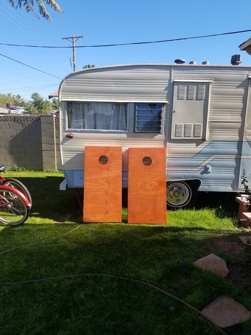 Nice lawn with Cornhole