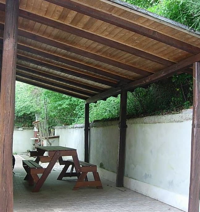 spazio arredato retro casa