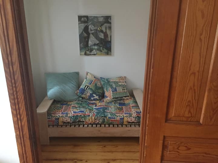 sala de estar en el dormitorio delantero