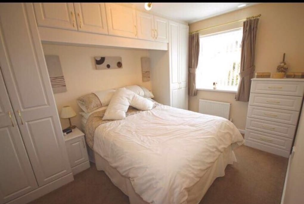 Spacious and clean double bed room