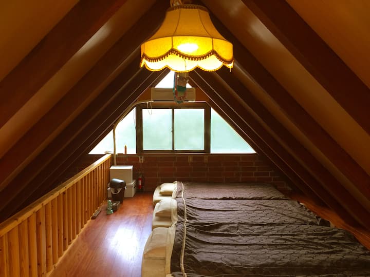 3. poschodie ... Podkrovná spálňa  4 jednolôžka