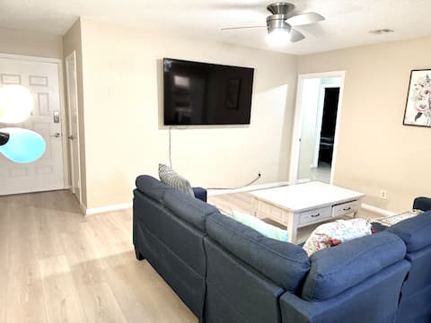 Popular Airbnb listing: 🌷🎃🐶Exquisite Family Cottage NR MD Anderson NRG DT🎄 in Willow Meadows / Willowbend Area