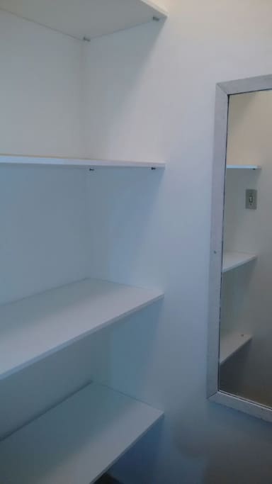 Armário para ocupantes das duas bicamas da sala