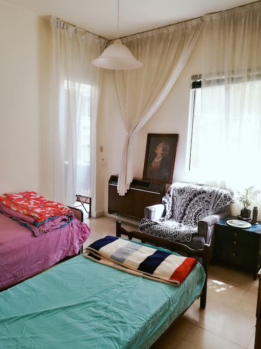 Guest bedroom connected to a small balcony where you can hang your laundry or smoke