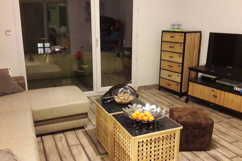 Salon séjour donnant sur balcon
