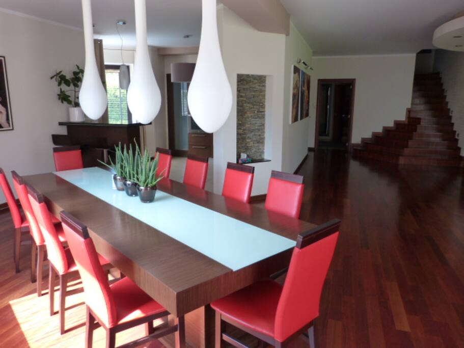 table for 10 people