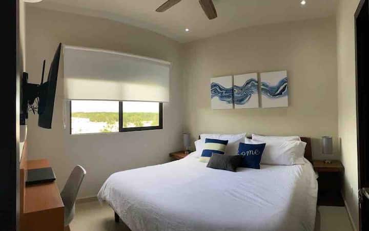 主卧配备加大双人床