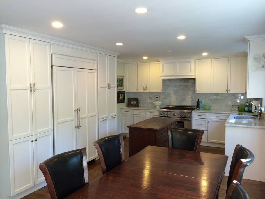 Gourmet kitchen