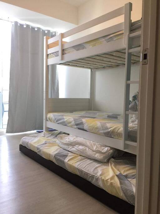 Bedroom with Single Double Deck with a Pull out bed