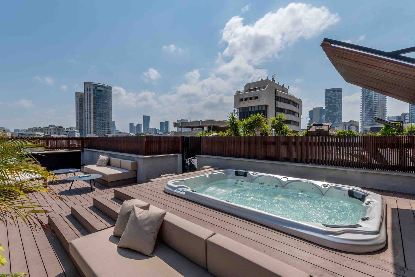 Rooftop Spa Penthouse · 3 Bedrooms 3
