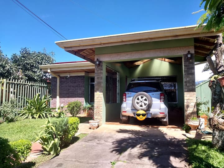 Acogedora Casa Familiar - Costa Rica