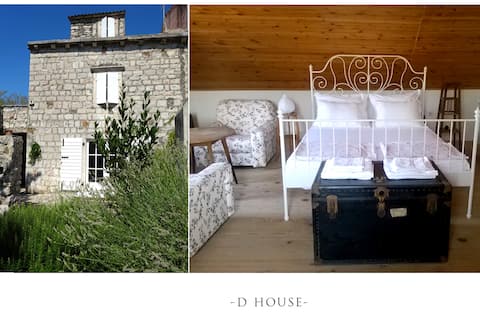 Top performing Airbnb: D-HOUSE, Zlarin, authentic holiday house- center in Zlarin