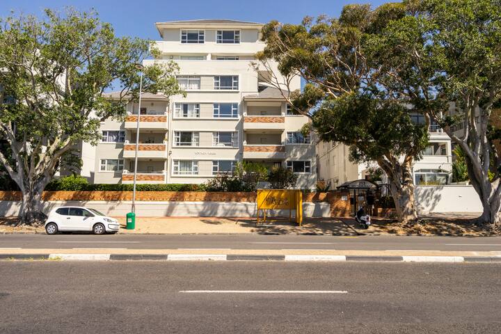 Modern Design-2 Bedroom Apartment plus Study/Loft gallery image 5