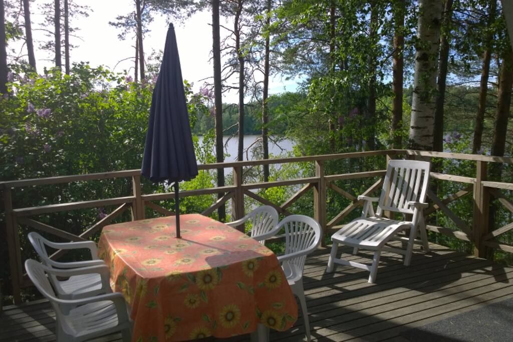 Terrasse avec vue sur le lac Petäjärvi