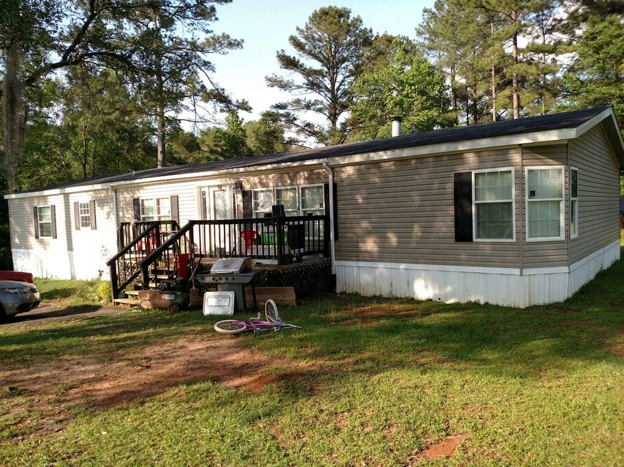 3 bedroom 2 bath, 2 living rooms, in quiet Havana neighborhood