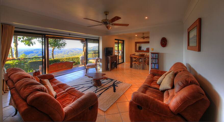 Montville Lodge with Ocean Views – “At Remingtons” gallery image 2