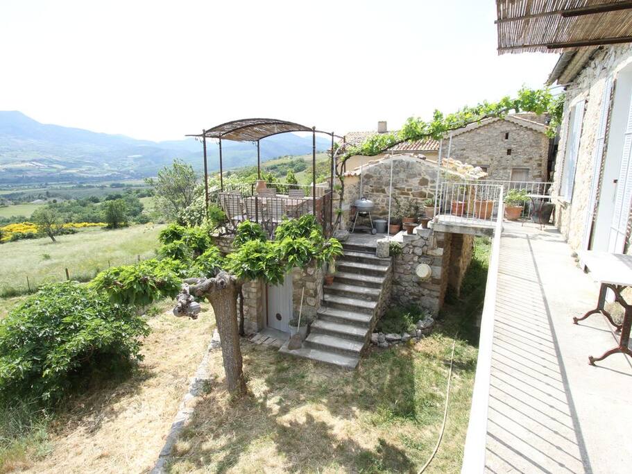 Balcon et tonnelle au sud