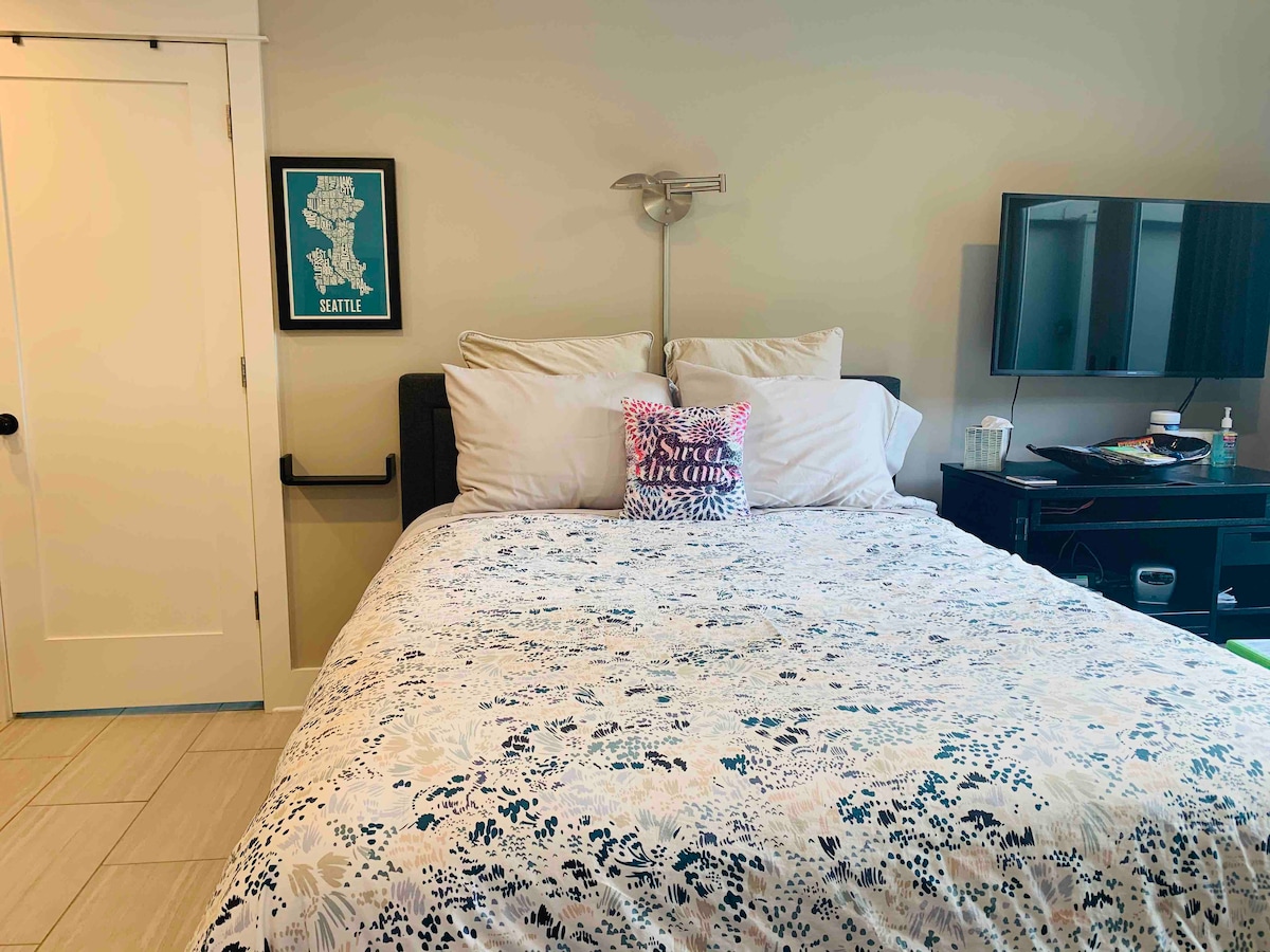 Private Queen Anne Studio