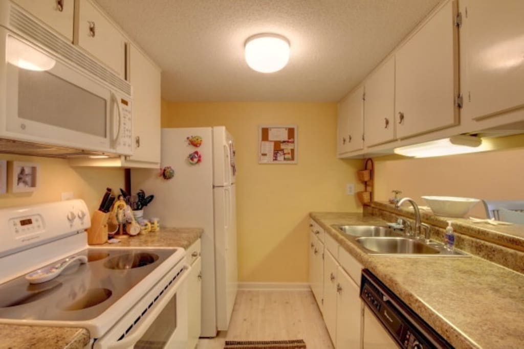 Fully stocked kitchen. Guests must supply own food.