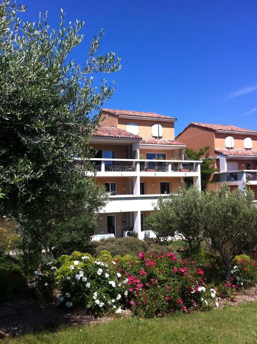 3-bed, spacious duplex apartment viewed from the landscaped gardens.....
