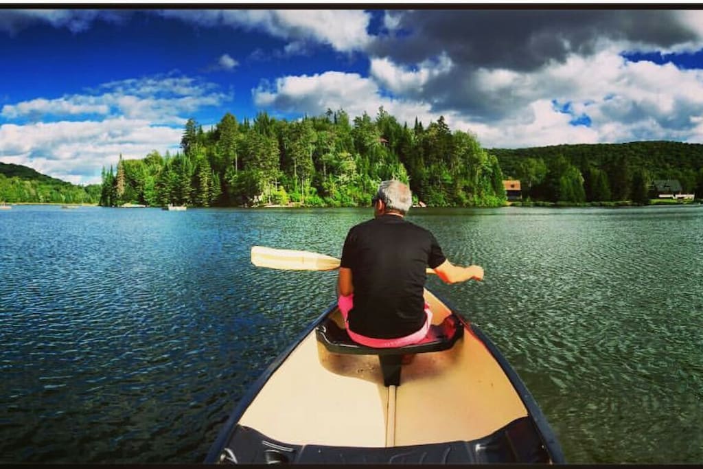 Discovering the solitude lake with our canoe (Source Veronique B.)