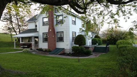 Cozy Farmette Hideaway / With Outdoor Sauna