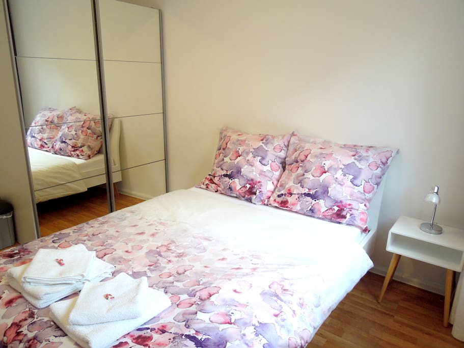 Double bed 140x200cm