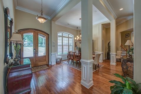 Successful Airbnb property: Lakefront Paradise in Belmont