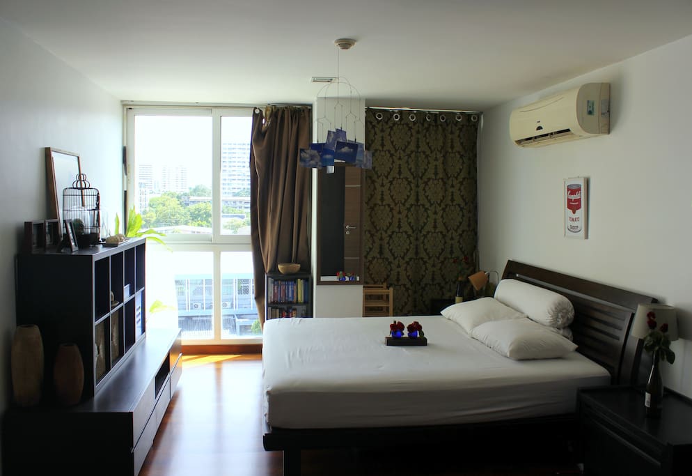 King Size Bed, natural sunlight during the whole day