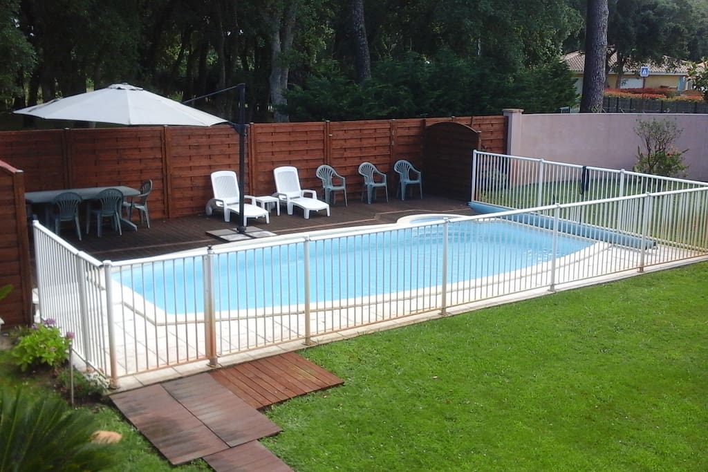 piscine avec jardin