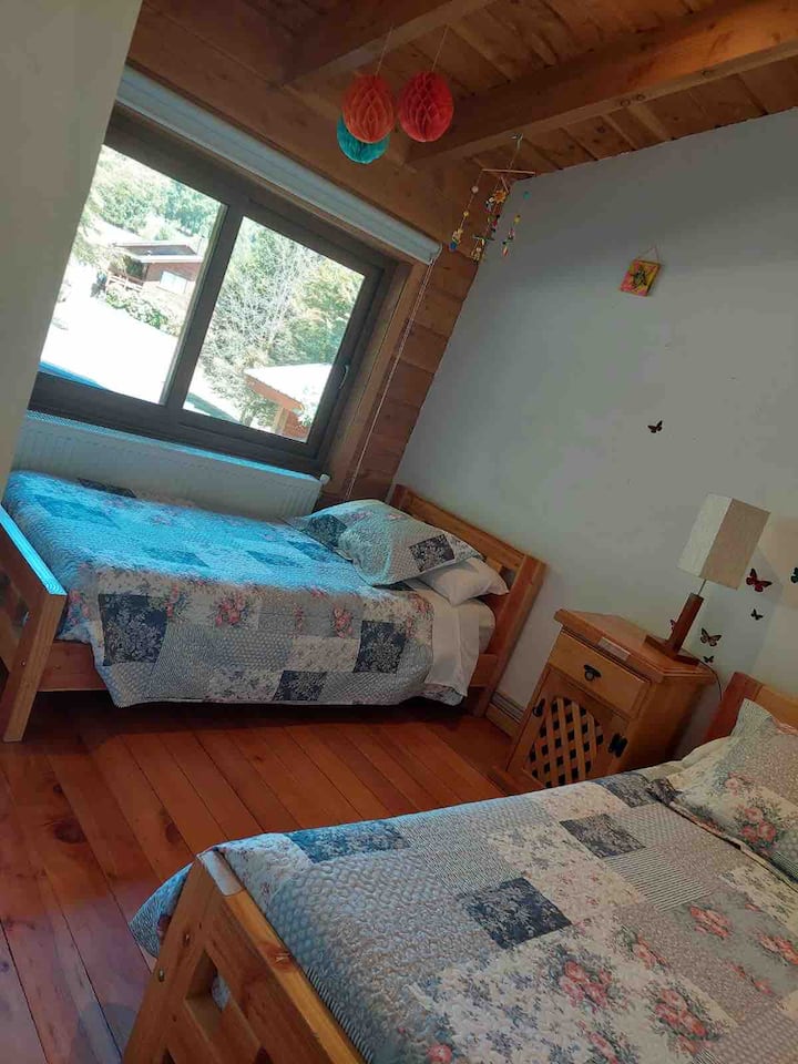 Kamer 2e verdieping, 2 eenpersoonsbedden 