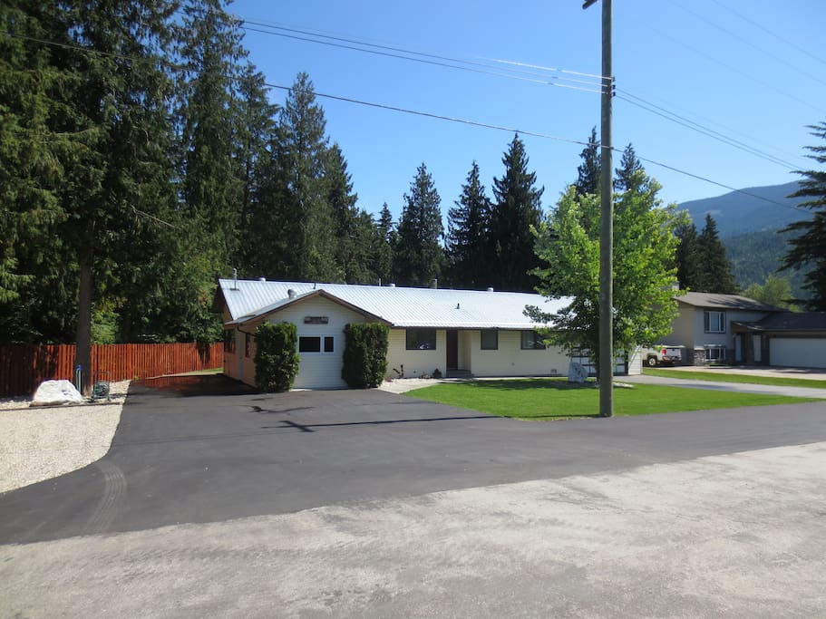 over 8000 square feet of parking