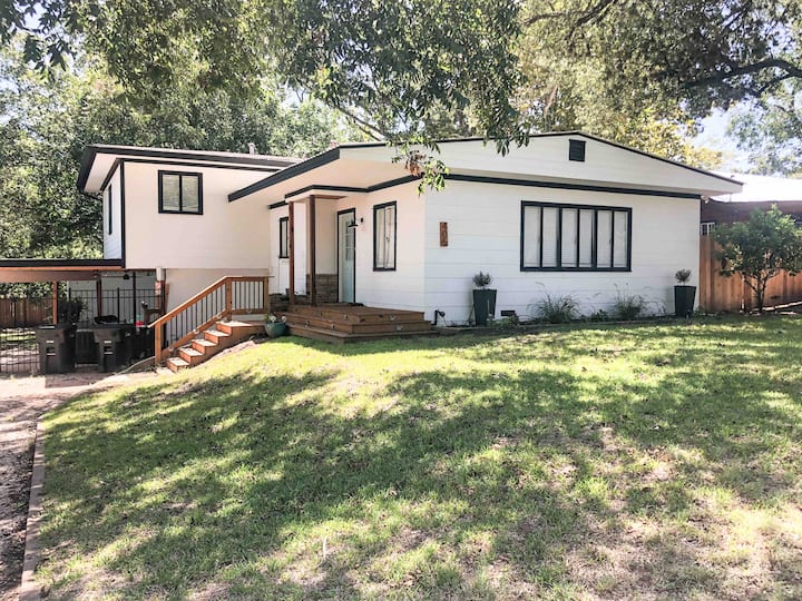 Breckland Haus5/2 w/spa, 3 blocks to Main St! Houses for Rent in