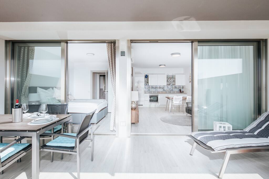 Ansicht von der Terrasse ins Appartement