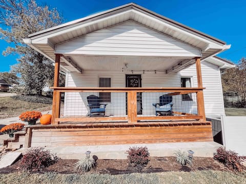 Cozy Knoxville Cottage | Great for all things UT!