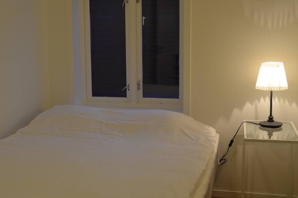 New and comfortable 1,40m bed, professionally washed linens.
