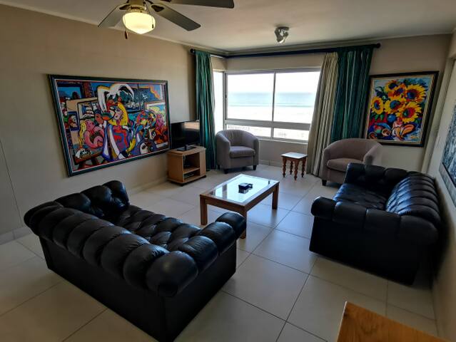 Self catering apartment in Bloubergstrand gallery image 2