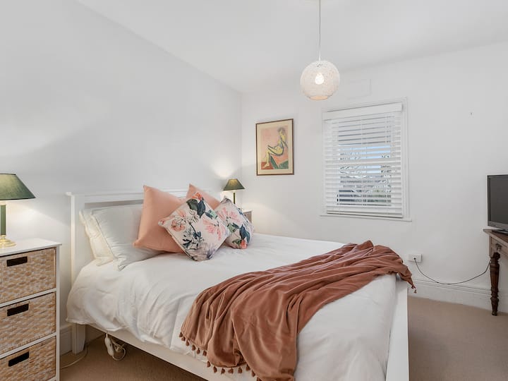 Kitanda maradufu cha kustarehesha