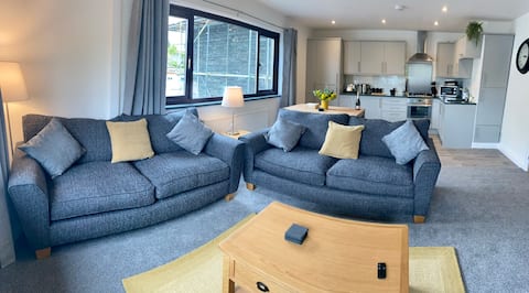 Popular Airbnb listing: Central Modern Keswick Apartment in Keswick