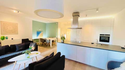 Top Airbnb: Modern, clean apartment, perfect location! in Frankfurt Am Main
