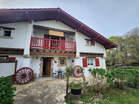 Successful Airbnb property: Charming Apartment upstairs Basque house in Urrugne