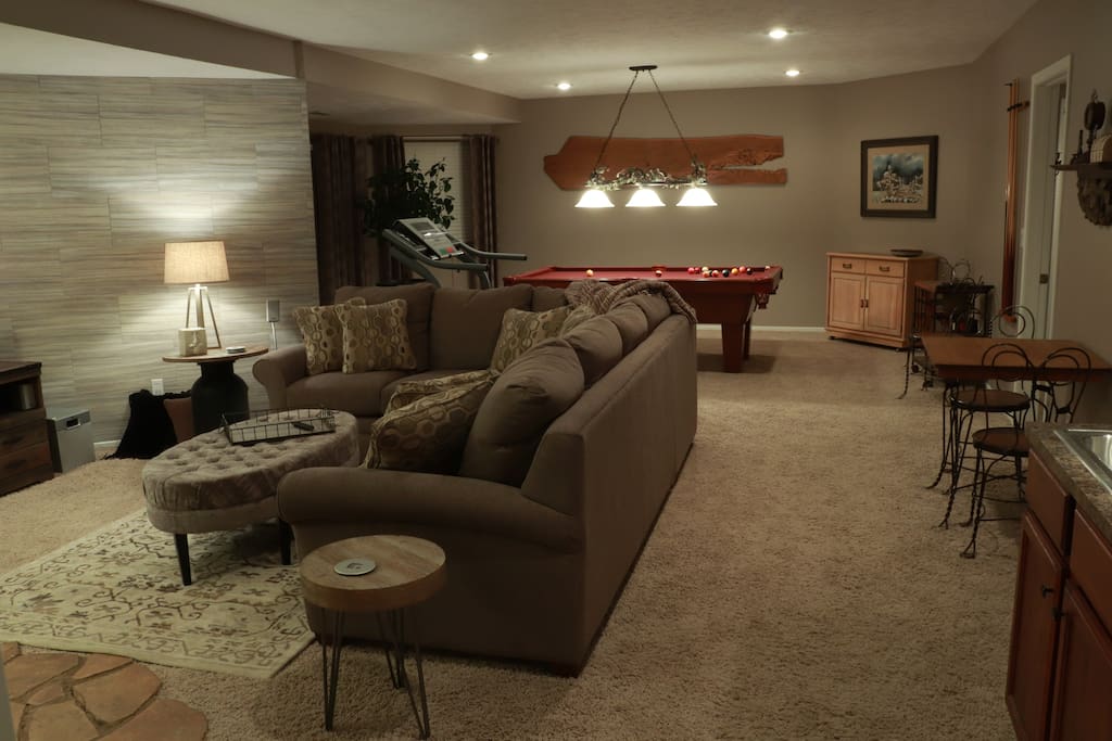 Newly remodeled apartment with a private outdoor entrance..