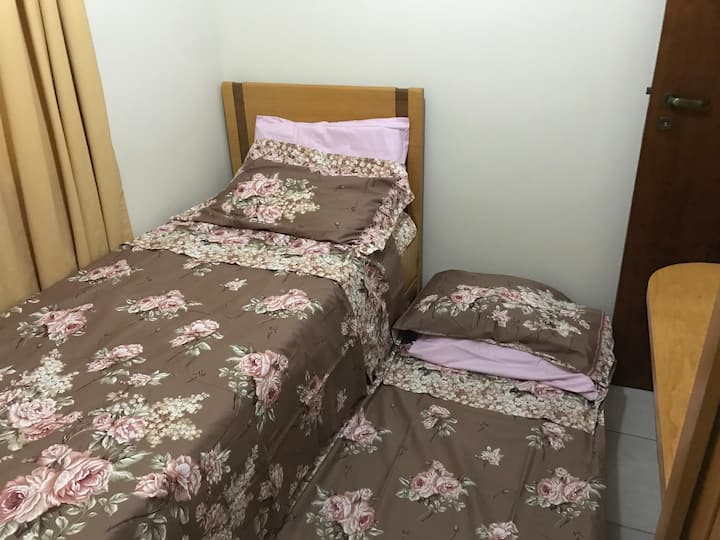 Спална соба 3 со плакар  и плотна