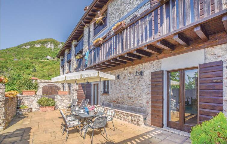 Holiday apartment with 1 bedroom on 70m² in Gargano-Loc.Liano (BS)