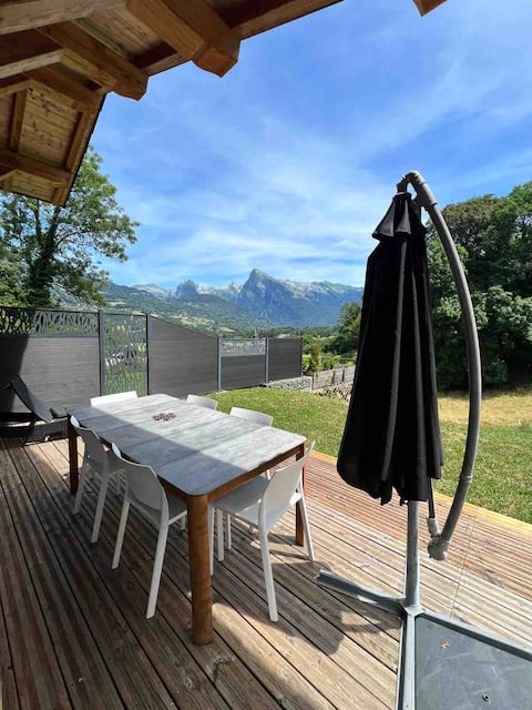 Cozy 6-seater wooden chalet - Morillon center